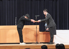 「第6回 韮崎市図書館を使った調べる学習コンクール 表彰式」を執り行いました