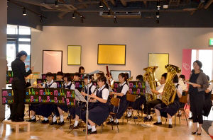 つがる市立図書館開館式の様子