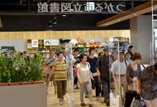 つがる市立図書館開館の様子