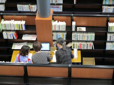 高砂市立図書館新館蔵書の点検・装備